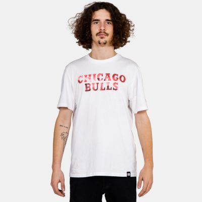 NEW ERA NBA Photographic Wordmark Tee Chicago Bulls White - Hvit - Kortermet T-skjorte