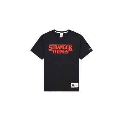 Champion x Stranger Things Men´s T-Shirt - Svart - Kortermet T-skjorte Champion x Stranger Things Men´s T-Shirt - Svart - Kortermet T-skjorte