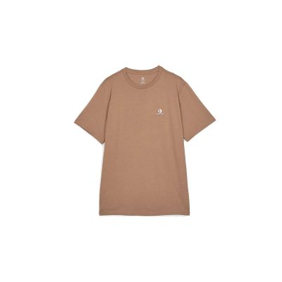Converse Standard Fit Left Chest Star Chevron Embroidered Tee S - Brun - Kortermet T-skjorte Converse Standard Fit Left Chest Star Chevron Embroidered Tee S - Brun - Kortermet T-skjorte