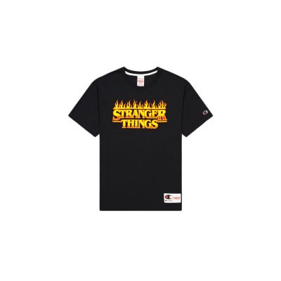 Champion x Stranger Things Men´s T-Shirt - Svart - Kortermet T-skjorte Champion x Stranger Things Men´s T-Shirt - Svart - Kortermet T-skjorte