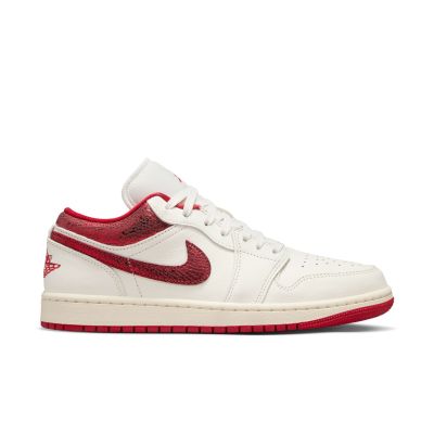 Air Jordan 1 Low SE "Ruby" Wmns - Hvit - Joggesko