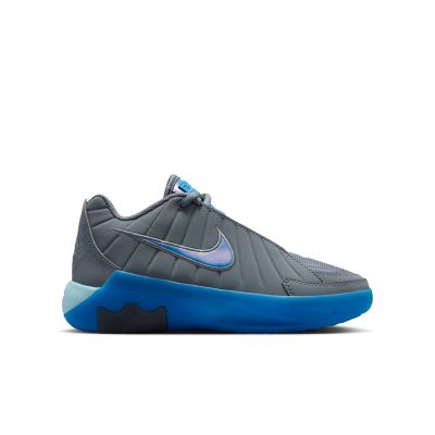 Nike LeBron Witness 9 "Cool Grey Psychic Blue" (GS) - Grå - Joggesko Nike LeBron Witness 9 "Cool Grey Psychic Blue" (GS) - Grå - Joggesko