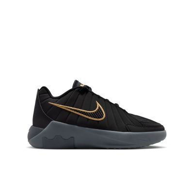 Nike LeBron Witness 9 "Black Iron Grey Gold" (GS) - Svart - Joggesko Nike LeBron Witness 9 "Black Iron Grey Gold" (GS) - Svart - Joggesko