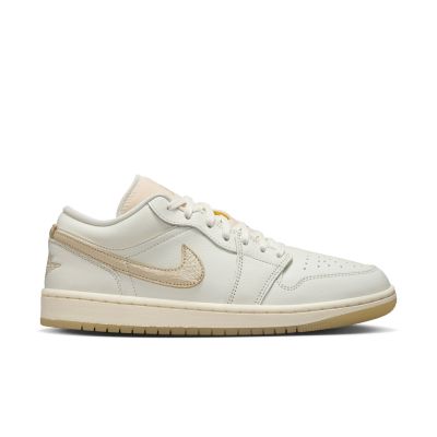 Air Jordan 1 Low SE "Metallic Team Gold" Wmns - Hvit - Joggesko