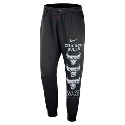 Nike NBA Chicago Bulls Courtside Club Fleece Joggers - Svart - Bukser Nike NBA Chicago Bulls Courtside Club Fleece Joggers - Svart - Bukser
