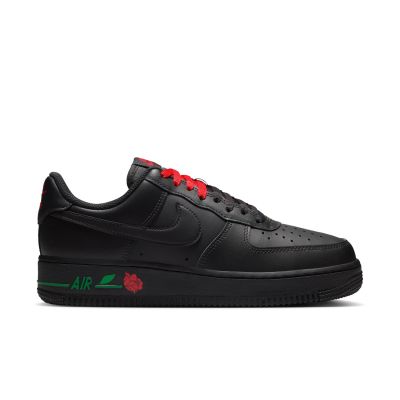 Nike Air Force 1 '07 SE "Black Sport Red" Wmns - Svart - Joggesko Nike Air Force 1 '07 SE "Black Sport Red" Wmns - Svart - Joggesko