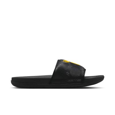 Nike Kobe Offcourt "Black University Gold" Slides - Svart - Joggesko Nike Kobe Offcourt "Black University Gold" Slides - Svart - Joggesko