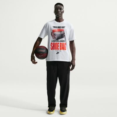 Nike LeBron "Shoe Bag" Basketball Tee White - Hvit - Kortermet T-skjorte Nike LeBron "Shoe Bag" Basketball Tee White - Hvit - Kortermet T-skjorte