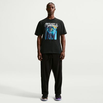 Nike LeBron "Dreams and Nightmares" Basketball Tee Black - Svart - Kortermet T-skjorte Nike LeBron "Dreams and Nightmares" Basketball Tee Black - Svart - Kortermet T-skjorte