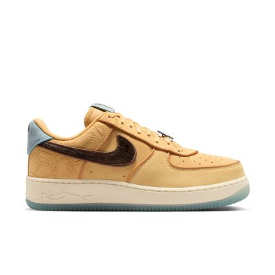 Nike Air Force 1 Low Protro "Siempre Hermanos" - Gul - Joggesko Nike Air Force 1 Low Protro "Siempre Hermanos" - Gul - Joggesko