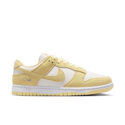 Nike Dunk Low Suede "Soft Yellow" Wmns - Hvit - Joggesko Nike Dunk Low Suede "Soft Yellow" Wmns - Hvit - Joggesko