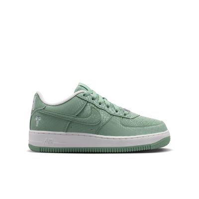 Nike Air Force 1 Low "Kobe Bryant Forever Steam" (GS) - Grønn - Joggesko Nike Air Force 1 Low "Kobe Bryant Forever Steam" (GS) - Grønn - Joggesko