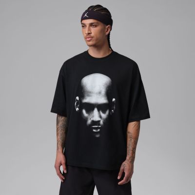 Jordan Dri-FIT Sport Statement Graphic Tee Black - Svart - Kortermet T-skjorte Jordan Dri-FIT Sport Statement Graphic Tee Black - Svart - Kortermet T-skjorte