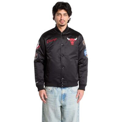 Mitchell & Ness NBA Blackout Heavyweight Bulls Satin Jacket - Svart - Jakke Mitchell & Ness NBA Blackout Heavyweight Bulls Satin Jacket - Svart - Jakke